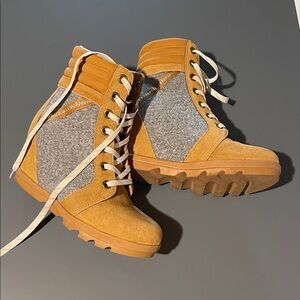 Stylish Tan and Gray Women's Wedge boot